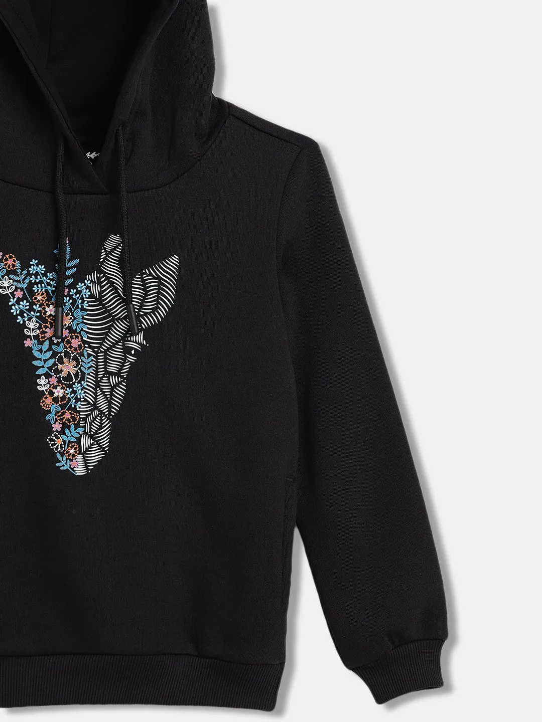 Blue Giraffe Girls Black Printed Hooded Full Sleeves Pullover Style Sweatshirt