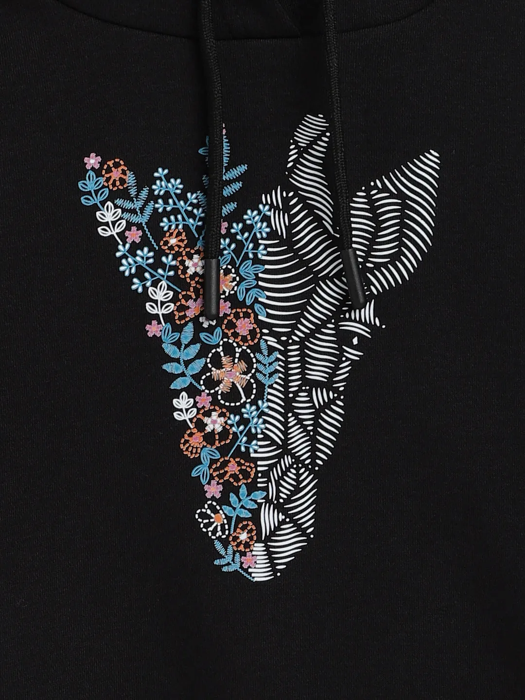 Blue Giraffe Girls Black Printed Hooded Full Sleeves Pullover Style Sweatshirt