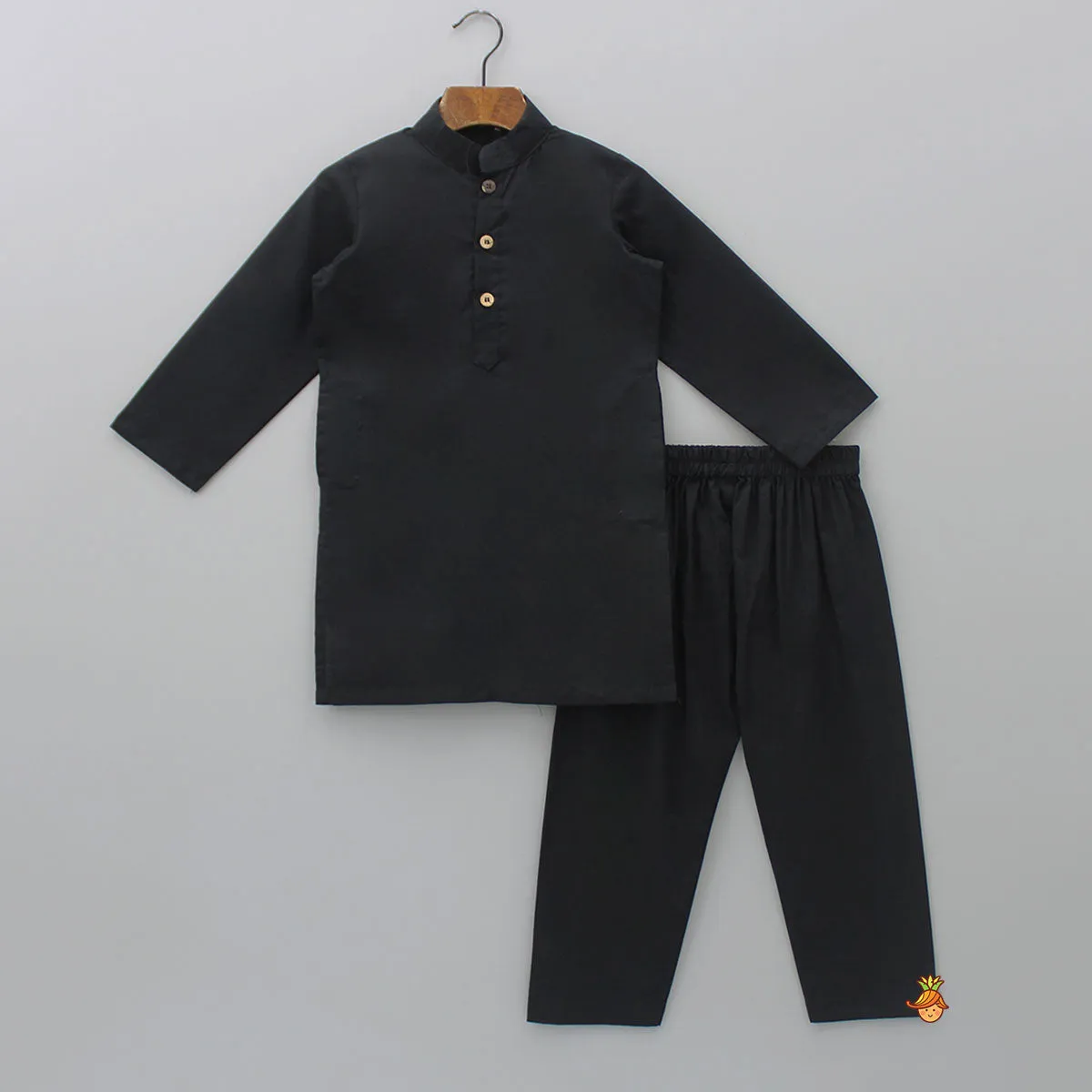 Pre Order: Pockets Detail Black Kurta With Printed Jacket And Pyjama