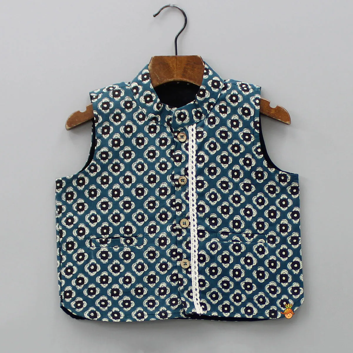 Pre Order: Pockets Detail Black Kurta With Printed Jacket And Pyjama